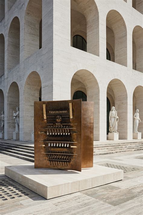 fendi mostra roma colosseo quadrato|Arnaldo Pomodoro e il suo “grande teatro” in mostra nella sede .